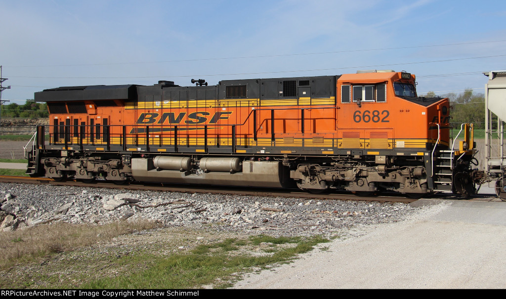 BNSF 6682 - DPU